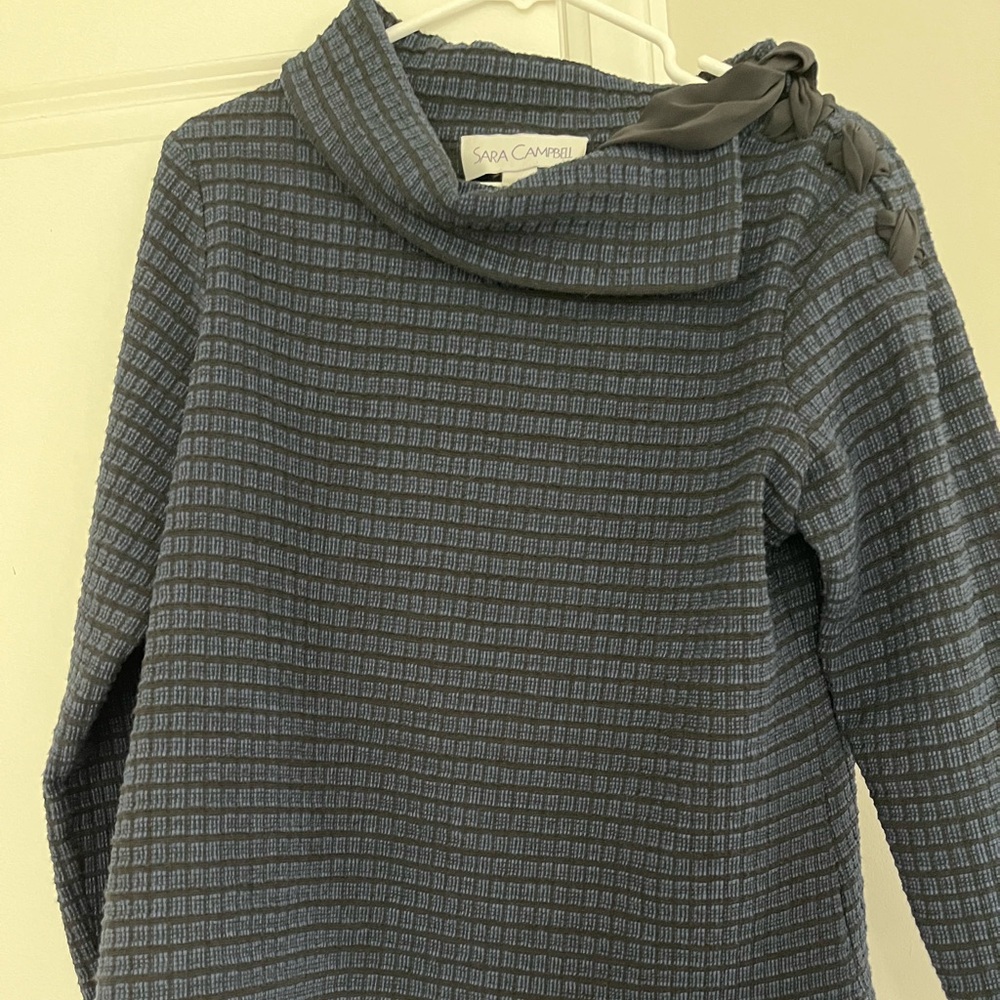 Sara Campbell top